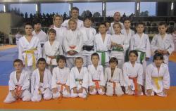 Tanimoto entourée des judokas Briennonais et de leurs camarades de l'alliance